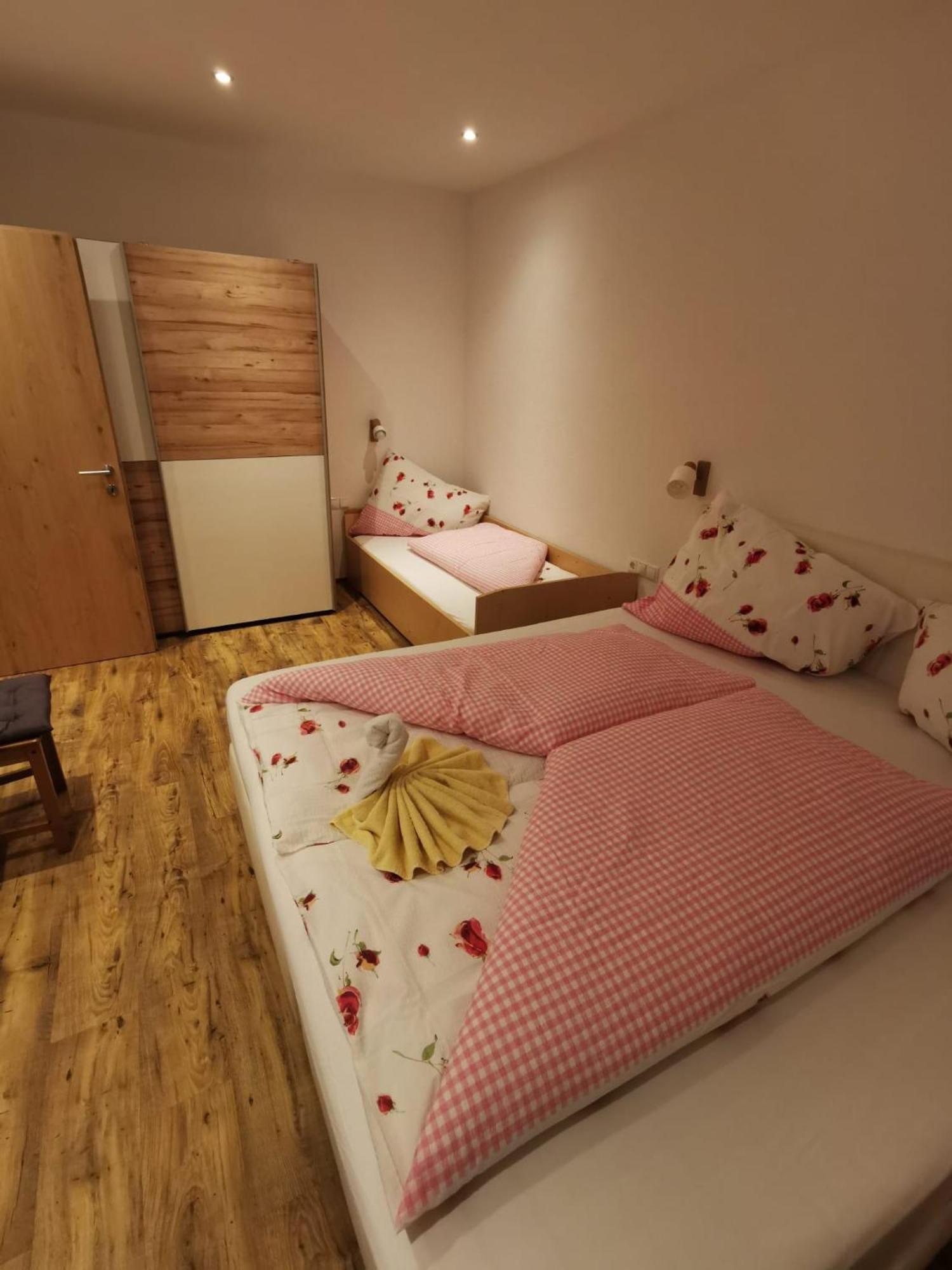 Apart Emilia Schönwies Exteriör bild